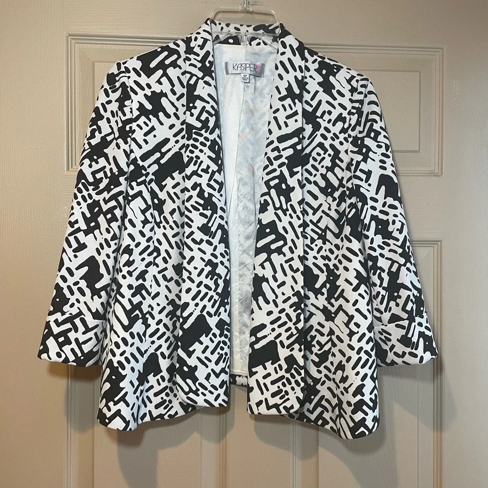 Kasper Black/White Sleeveless Dress w/Abstract Matching Jacket, Size‎ 2P and 4P